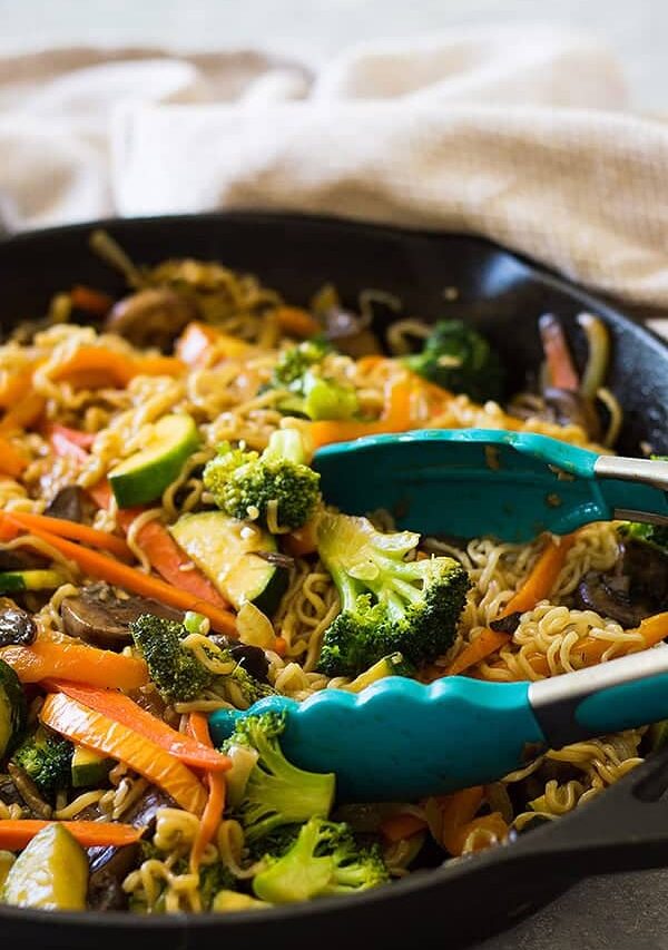 This super Easy Vegetable Ramen is full of tender crisp vegetable, tender noodles and a flavorful sauce. Plus this meal can be made in only 20 minutes! | www.countrysidecraving.com