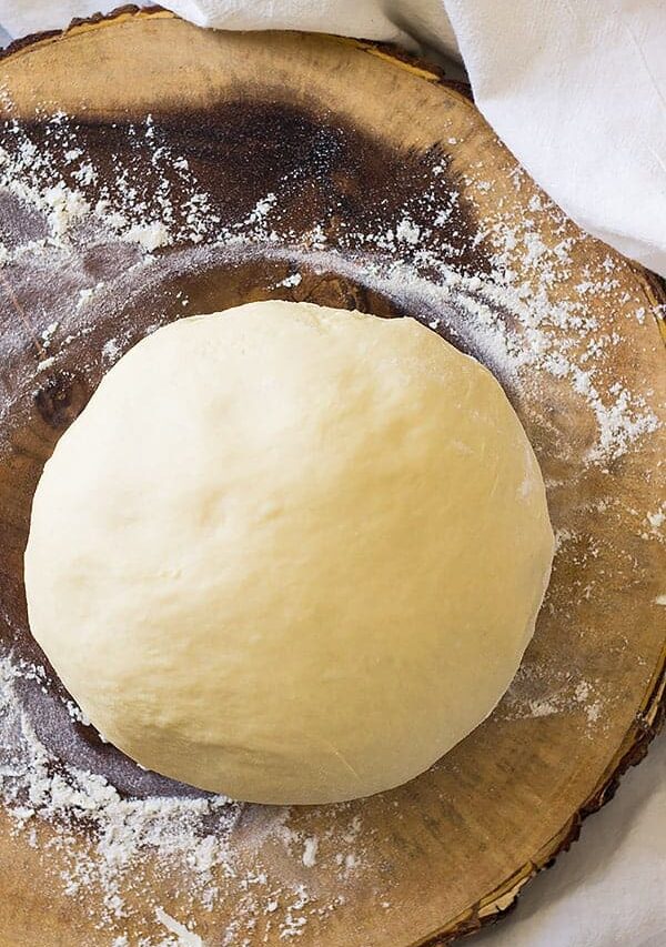 This Homemade Pizza Dough will give you a nice thick and chewy crust. It is a great basic pizza dough! | www.countrysidecravings.com
