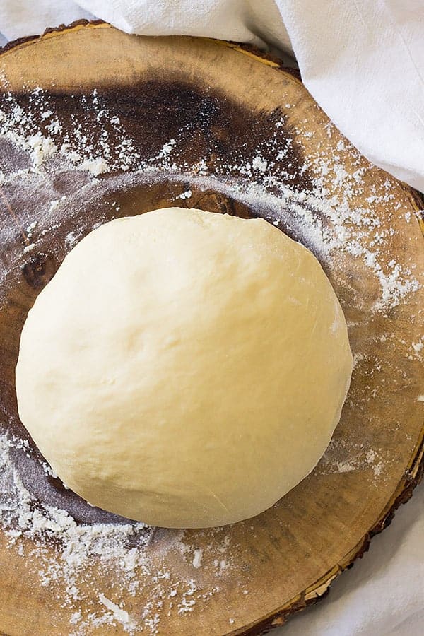 This Homemade Pizza Dough will give you a nice thick and chewy crust. It is a great basic pizza dough! | www.countrysidecravings.com