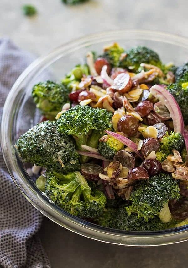 This Broccoli Bacon and Grape Salad combines crisp broccoli, crunchy bacon, sweet red grapes all in a creamy dressing. | www.countrysidecravings.com