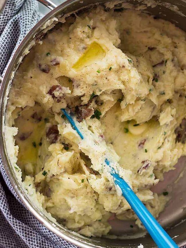 The Easiest Mashed Potatoes are perfect for any gravy or braised meats! Rustic, creamy and easy to make!