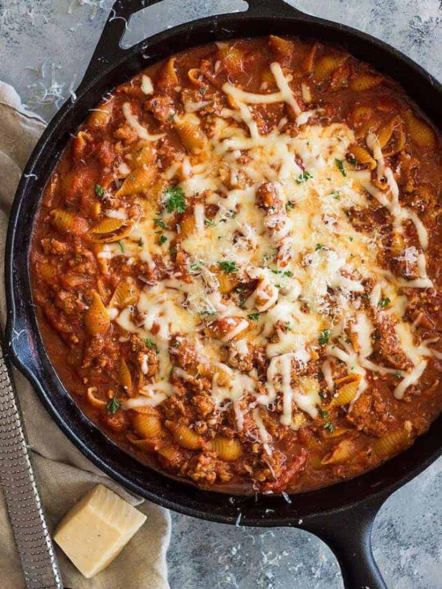 This easy One Pot Italian Sausage Pasta is made all in one pan! It's a quick 30 minute meal filled with simple ingredients!