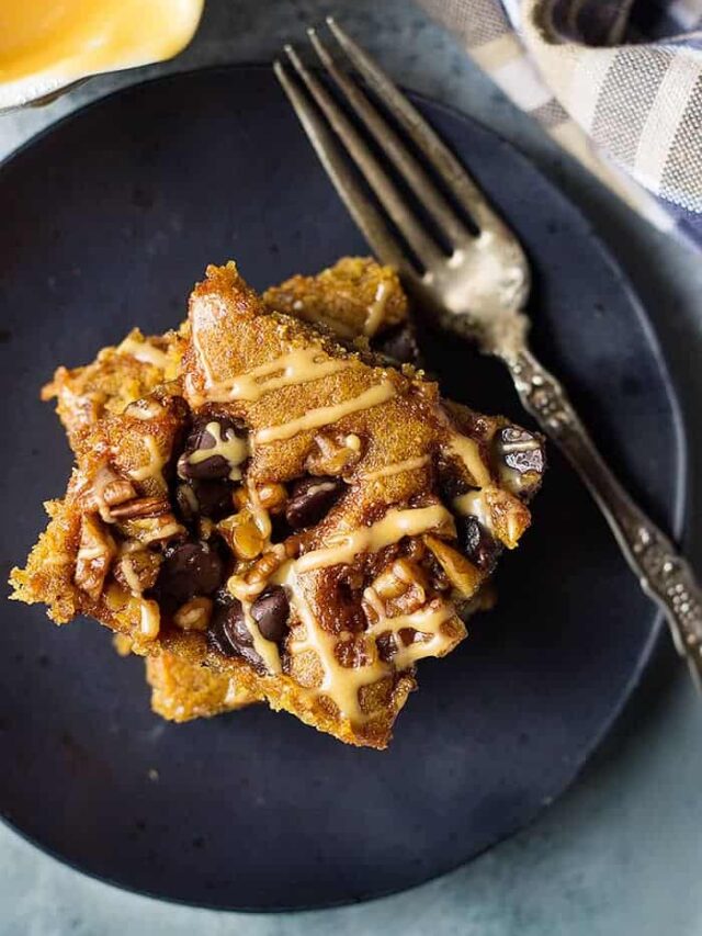 This Turtle Pumpkin Cake is a great for something different from the traditional pumpkin pie. Filled with pecans, chocolate chips, caramel and pumpkin!