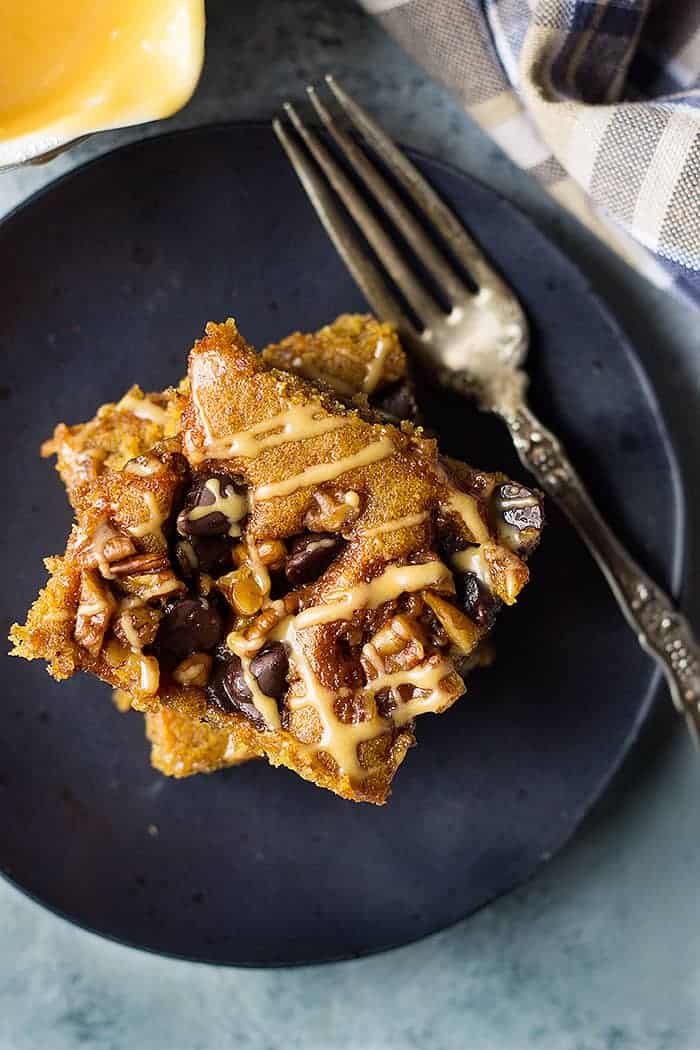 This Turtle Pumpkin Cake is a great for something different from the traditional pumpkin pie. Filled with pecans, chocolate chips, caramel and pumpkin!