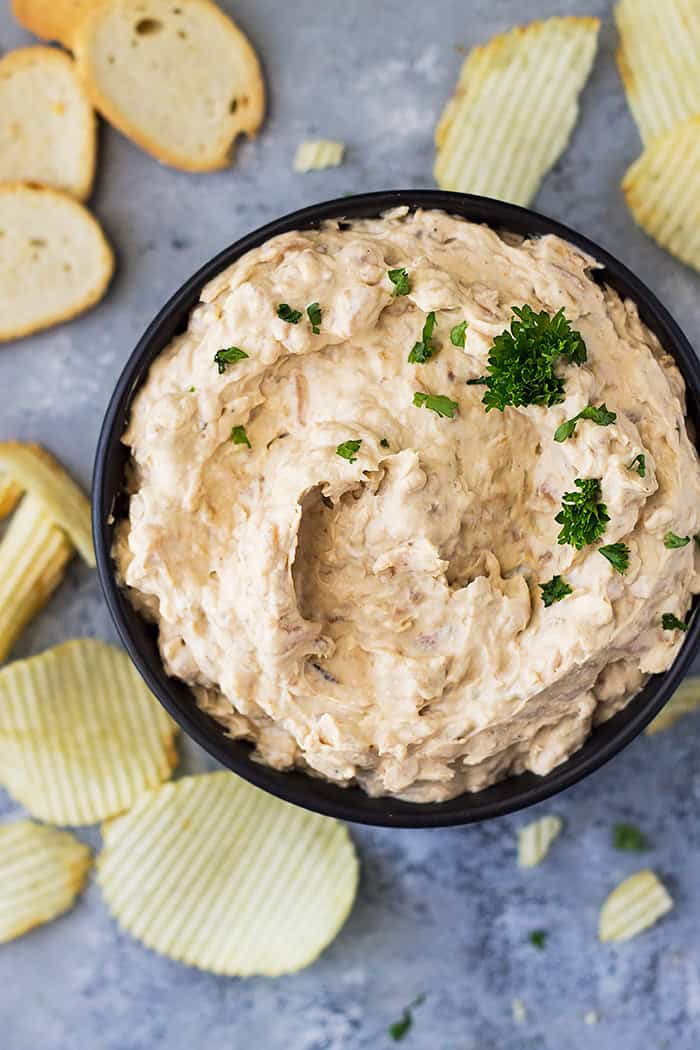 Don't buy that store bought dip again but make this homemade french onion dip instead! It tastes way better and you can pronounce all the ingredients!