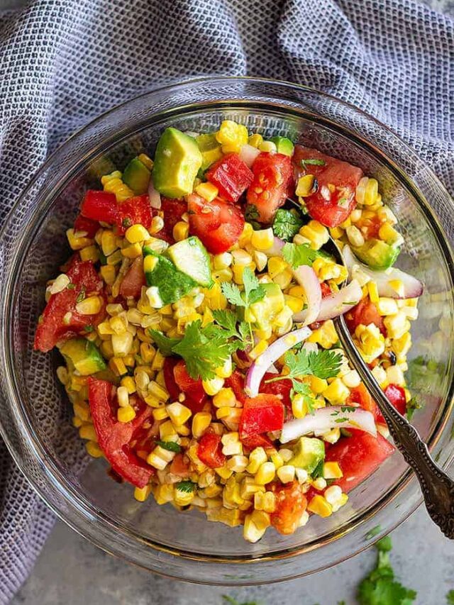 This Grilled Corn Salad with Tomato and Avocado is a healthy side dish that's great for a summertime BBQ! It's also great for a quick light lunch! #salad #summer #healthy #glutenfree