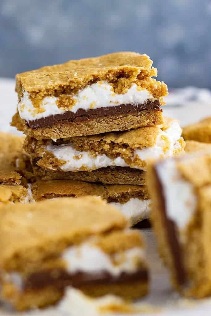 A strack of s'more cookie bars 