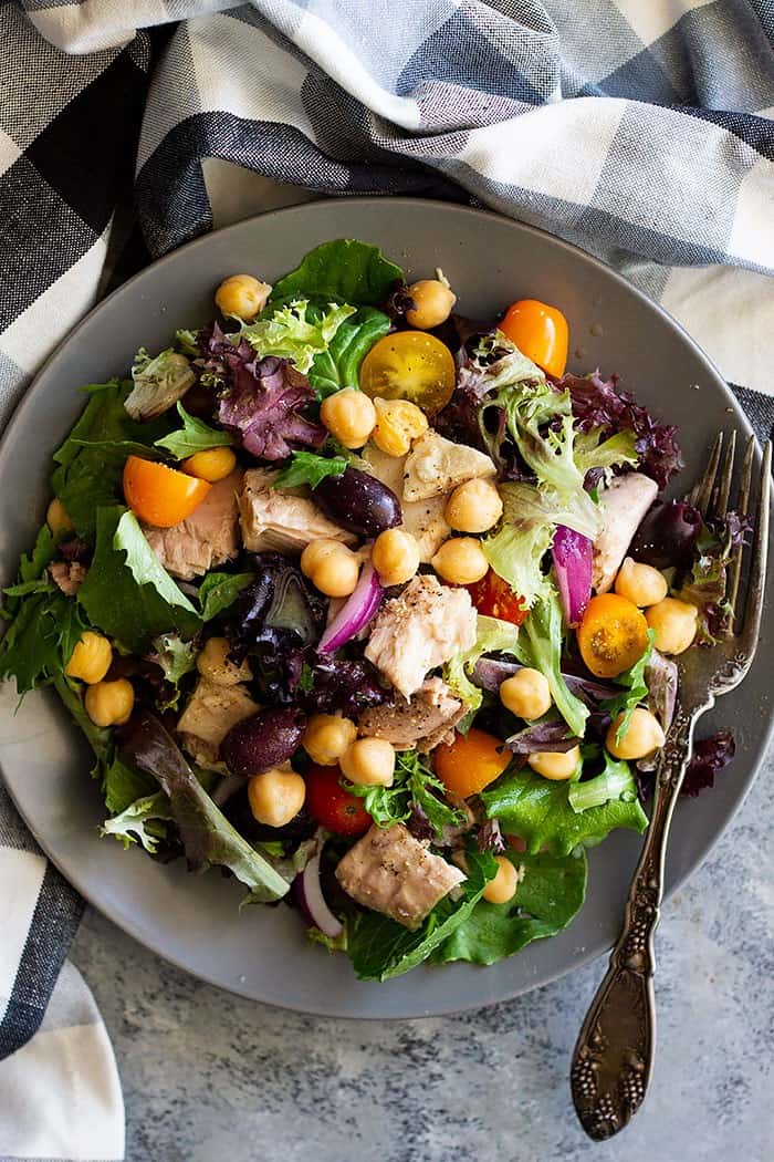 This Quick Tuscan Tuna Salad is the perfect lunch or light dinner salad! It's packed with protein, full of flavor, and comes together in a snap! #healthy #nomayo #mediterranean #salad