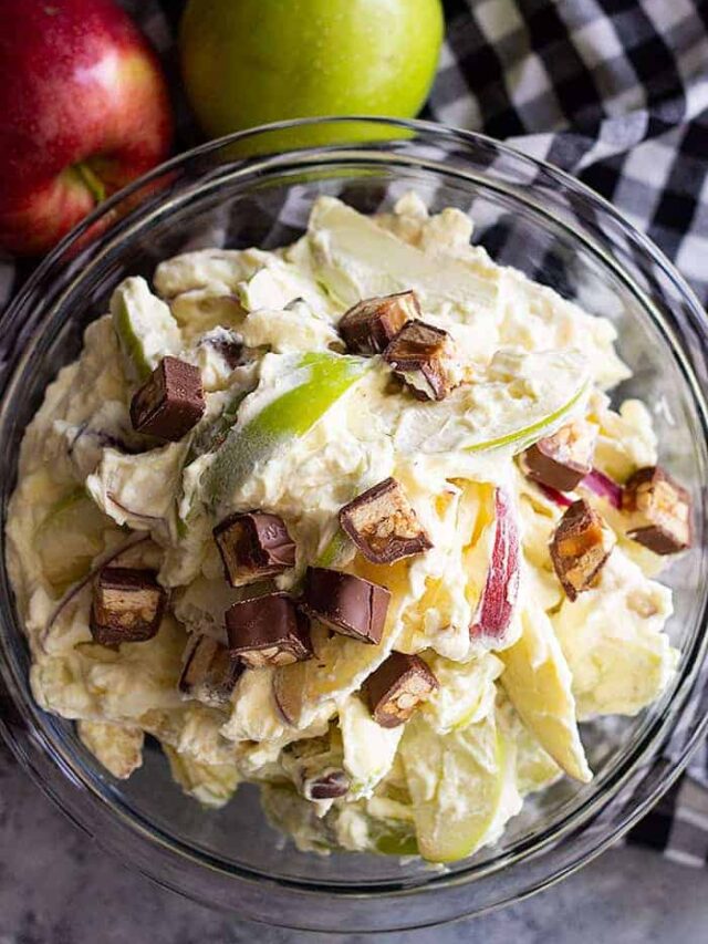 This Snicker Apple Salad is a super easy dessert salad that's great to take to potlucks, picnics, and family gatherings! It's guaranteed to be the first to go! #apple #easyrecipe #dessert #coolwhip