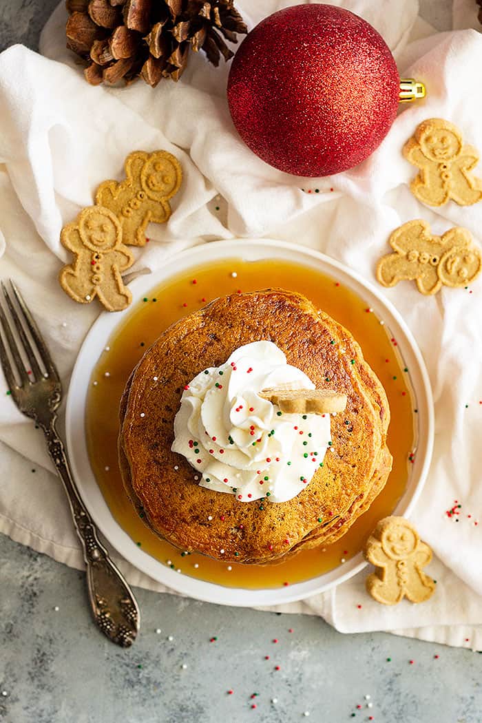 These warmly spiced Gingerbread Pancakes will be perfect for Christmas morning! #gingerbreadpancakes #christmasmorningbreakfast