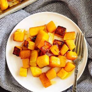 This Maple Roasted Butternut Squash is an easy side dish that's healthy and great for the holidays! #butternutsquash #roastedvegetables