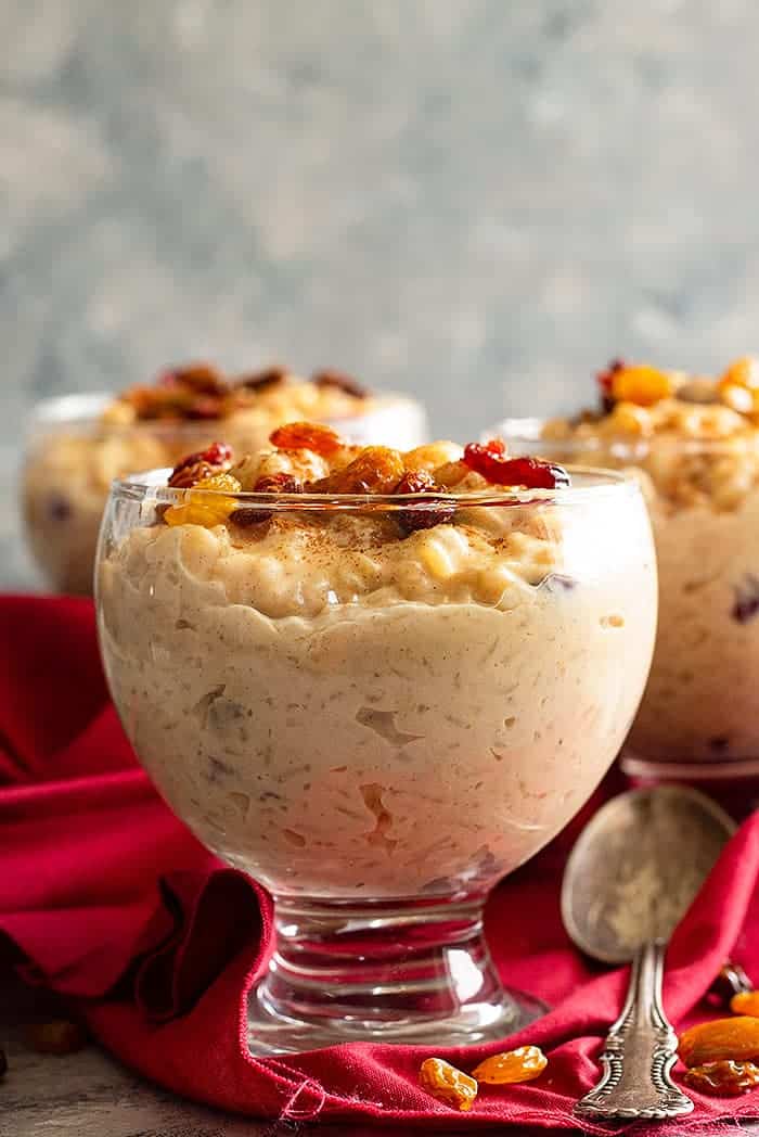 This Creamy Rice Pudding is a simple rice pudding with a touch of cinnamon, vanilla, and raisins. It's made on the stovetop for the creamiest rice pudding! #creamyricepudding #homemadericepudding