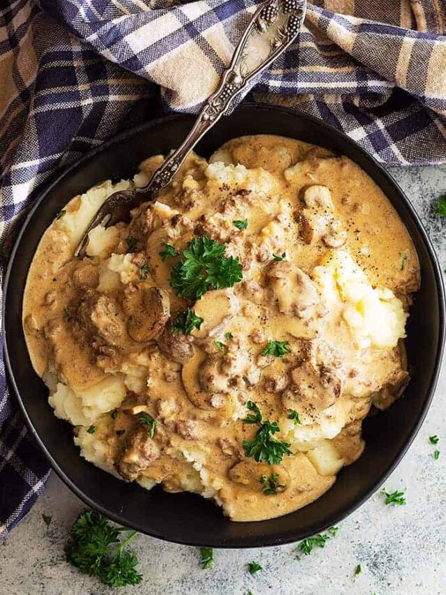 This Ground Beef Stroganoff can be on your table in 30 minutes making it a wonderful weeknight meal! Plus, it's completely homemade no condensed soup! #groundbeef #stroganoff