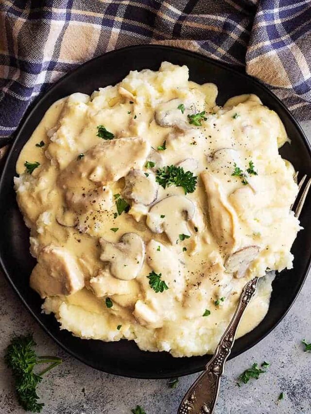 This Easy Chicken Stroganoff can be on your table in 30 minutes making it a perfect busy night meal! It's made with no canned soups and it's full of flavor! #chickenrecipe #chickenstroganoff