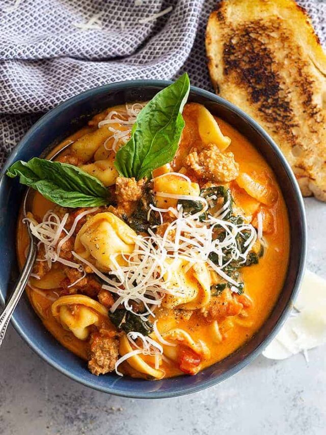This Creamy Sausage and Tortellini Soup is the perfect comfort food! It's quick and easy to make and full of flavor! #souprecipe #tortellinisoup