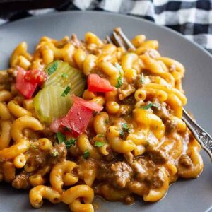 This Hamburger Helper Cheeseburger Pasta Skillet is so much healthier than the store bought stuff! And it's still made in under 30 minutes! #hamburger #pastaskillet