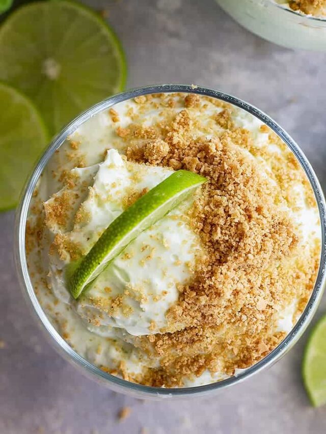 This Lime Cheesecake Fluff is a quick and easy no bake dessert! It's bright lime flavor is a perfect refreshing way to end a meal! #limedessert #nobakecheesecake