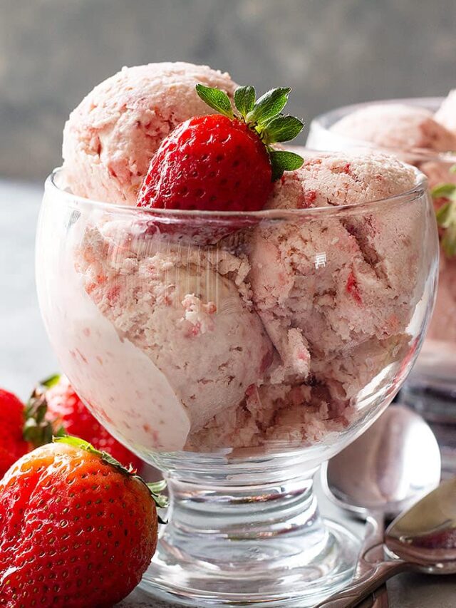 This easy No Churn Strawberry Ice Cream requires no cooking or churning! It's creamy, smooth, and delicious! #nochurnicecream #strawberryicecream