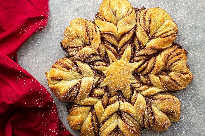 Brioche snowflake sprinkled with powdered sugar. 