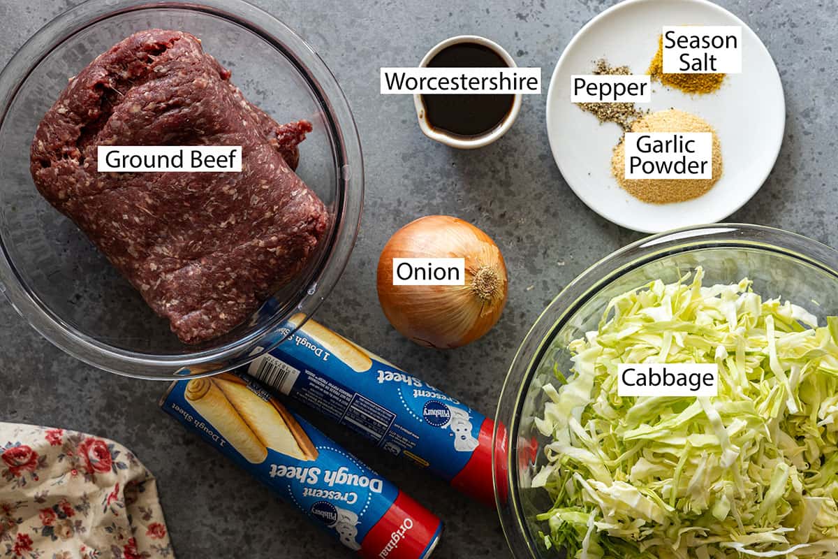 Ingredients: ground beef, Worcestershire, pepper, onion, season salt, garlic powder, cabbage, and crescent dough. 
